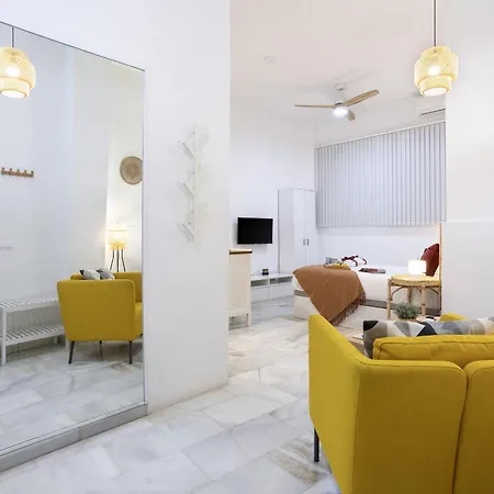 -malagasunapts-postigo Comfy Malaga