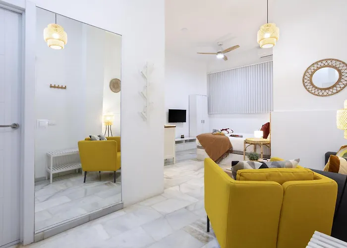 -malagasunapts-postigo Comfy Malaga